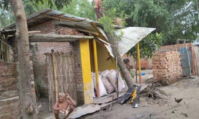 ঠাকুরগাঁওয়ে ১২ মিনিটের ঝড়ে ২০ গ্রাম লণ্ডভণ্ড