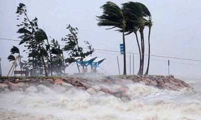 ঘূর্ণিঝড়ের শঙ্কায় সমুদ্র বন্দরে সতর্কতা