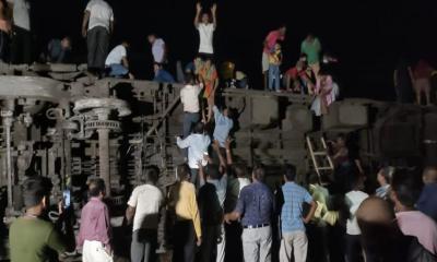 Dozens killed in India train tragedy