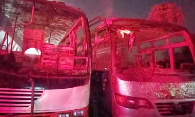 মিরপুরে দুই বাসে আগুন