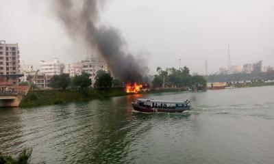 Fire at restaurant in Hatirjheel