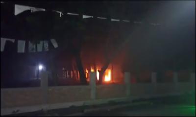 ভোটকেন্দ্র ভেবে খুলনার একটি স্কুলে আগুন