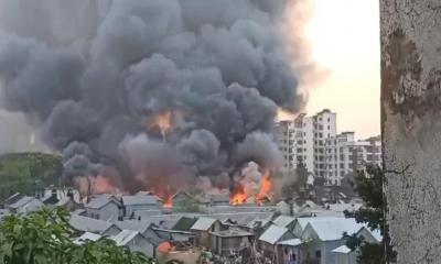 Now Karail! blaze hits slum, fire service units mobilized