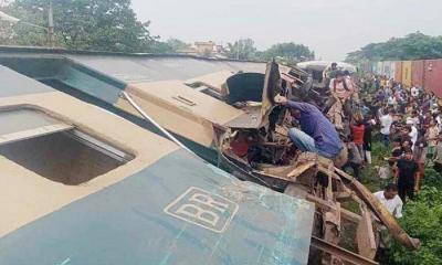 ভৈরব জংশনে ভয়াবহ ট্রেন দুর্ঘটনা; অনেক হতাহতের আশঙ্কা