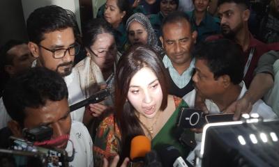 আওয়ামী লীগের মনোনয়নপত্র নিলেন চিত্রনায়িকা অপু বিশ্বাস