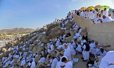 আরাফাত অভিমুখে হাজীরা