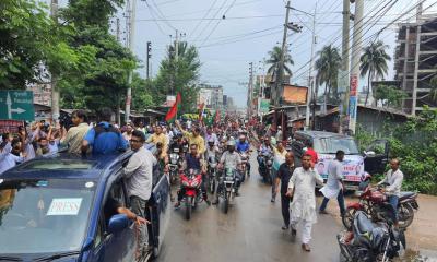 বরিশাল থেকে পিরোজপুর অভিমুখে চলছে বিএনপির রোডমার্চ