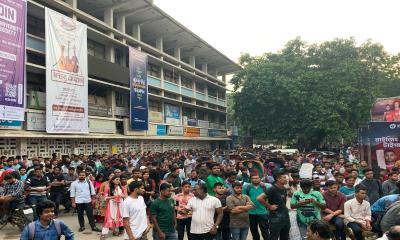 ঢাকা বিশ্ববিদ্যালয় জমে উঠেছে ক্রিকেট বিশ্বকাপের আমেজে