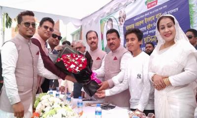 ‘চীন-আমেরিকা আমাদের সঙ্গে প্রেম করতে চায়’