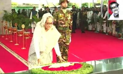 জন্মদিনে বঙ্গবন্ধুর প্রতিকৃতিতে প্রধানমন্ত্রীর শ্রদ্ধা