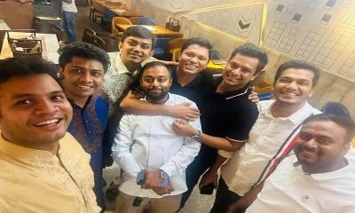 সেলফিতে বিরোধ অবসানের বার্তা কেন্দ্রীয় ও ঢাবি ছাত্রলীগের