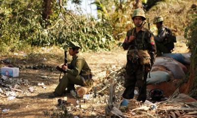 চীন সীমান্তের  বিদ্রোহীদের দখলে ২ সড়ক, হুমকির মুখে মিয়ানমার