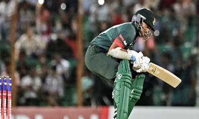 বৃষ্টিতে খেলা বন্ধ, হারের পথে বাংলাদেশ