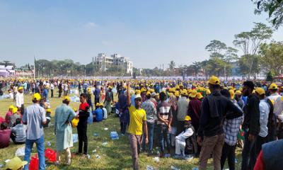 খণ্ড খণ্ড মিছিল নিয়ে বরিশালে প্রধানমন্ত্রীর জনসভাস্থলে আসছেন নেতা-কর্মীরা