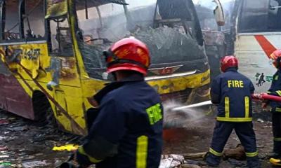 রাজধানীতে ৩ বাসে আগুন