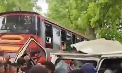 গোপালগঞ্জে বাস-মাইক্রোবাস সংঘর্ষে নিহত ৫