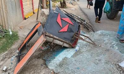 যাত্রীদের বকাঝকায় ট্রাককে ধাক্কা দিলো বাস, লাফ দিয়েও রক্ষা পেলেন না চালক