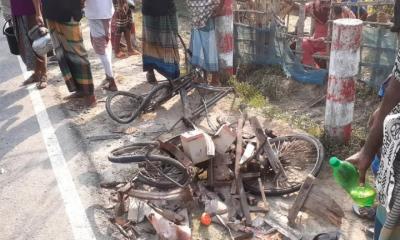 রামপালে ট্রাকের চাপায় প্রাণ গেল ৩ জনের