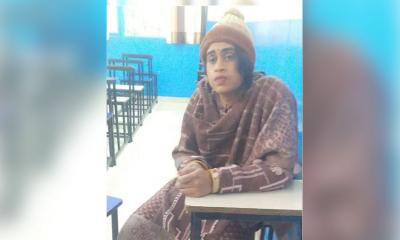 পরীক্ষার হলে ধরা খেলেন মেয়ে সাজা প্রেমিক