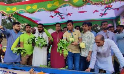 ন্যায্যমূল্যে সবজি বিক্রি করছে ছাত্রলীগ
