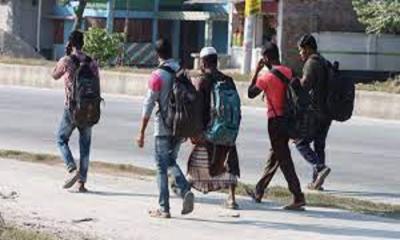 অবরোধে বাস চলাচল বন্ধ থাকায় ১৬ কিলোমিটার হাঁটলেন ৫ শ্রমিক