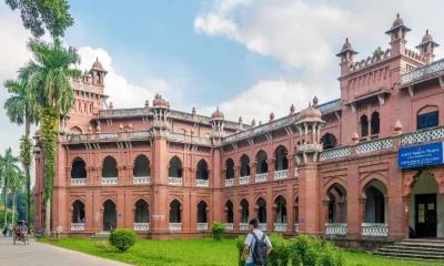 DU guard caught extorting from mobile vendors