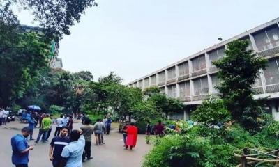 ছুটিতে ক্যাম্পাস ছেড়ে বাড়ির পথে ঢাবি শিক্ষার্থীরা