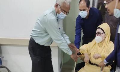 ৫ মাস পর হাসপাতাল থেকে বাসায় খালেদা জিয়া