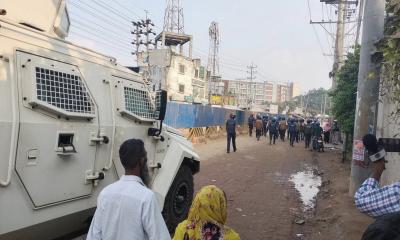 RMG workers, police clash in Savar