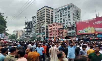 বিপুল জনসমাগম ঢাকায়; বেড়েছে পুলিশ মোতায়েন
