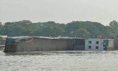 ডুবে যাওয়া ফেরি উদ্ধারে আসছে ‘প্রত্যয়’ ও ‘রুস্তম’, খোঁজ মেলেনি ইঞ্জিন মাস্টার হুমায়ুনের