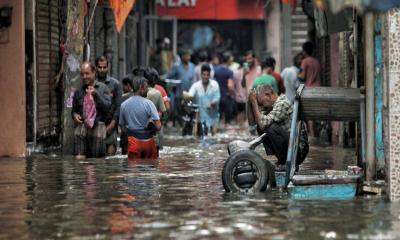 নয়াদিল্লিতে রেকর্ড বৃষ্টি, প্রাণহানি ১১, ভারী বৃষ্টির পূর্বাভাস