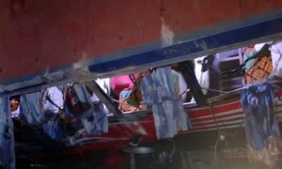 ফরিদপুরের ভাঙ্গায় বাস উল্টে নিহত ৩, আহত ১০