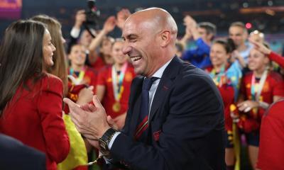 চুমুকাণ্ডে অবশেষে পদত্যাগ স্পেনের ফুটবল প্রধানের