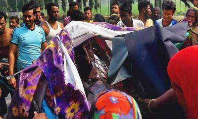 7 killed in bus-auto rickshaw collision in Mymensingh