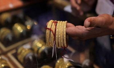 স্বর্ণের দাম কমছেই