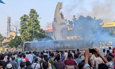 গুলিস্তানে আবারও বাসে অগ্নিসংযোগ