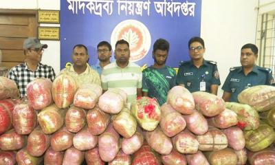 গাড়িতে স্টিকার স্বরাষ্ট্র মন্ত্রণালয়ের; মিললো ২৪০ কেজি গাঁজা!