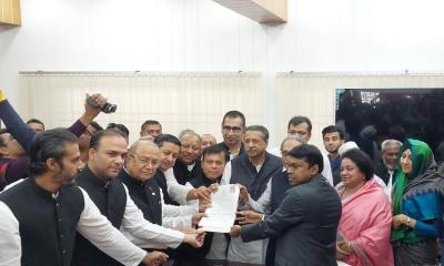 গোপালগঞ্জ-৩ আসনে শেখ হাসিনার মনোনয়নপত্র জমা