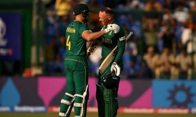 South Africa hit highest World Cup total of 428