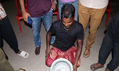 পুরস্কারের আশায় রাসেলস ভাইপার নিয়ে প্রেস ক্লাবে কৃষক