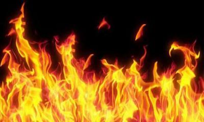 চকবাজার রাসয়নিক গুদামে ভয়াবহ আগুন, নিয়ন্ত্রণে ৯ ইউনিট