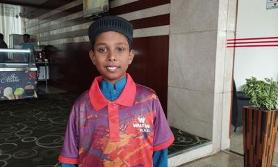 অবশেষে ফ্লাইটে উঠে পড়া সেই শিশুর শখ পূরণ, বিমানে চড়ে ঘুরতে গেল কক্সবাজার