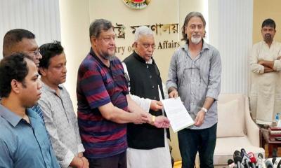 তারেক-জুবাইদাকে ফিরিয়ে আনাসহ চার দফা দাবিতে স্বরাষ্ট্রমন্ত্রীকে যুবলীগের স্মারকলিপি