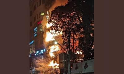 বেইলি রোডে বহুতল ভবনে আগুন