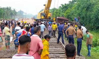 ৭ ঘণ্টা বিচ্ছিন্ন ছিল খুলনার সাথে সারা দেশের রেল যোগাযোগ