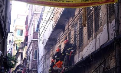 লালবাগে কেমিক্যাল কারখানায় আগুন