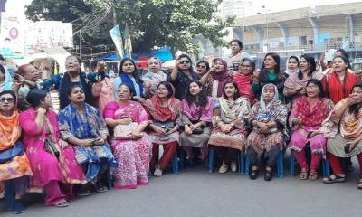রাজধানীতে সতর্ক অবস্থানে যুব মহিলা লীগ