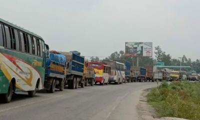 সিরাজগঞ্জে ২০ কিলোমিটার মহাসড়কজুড়ে যানজট, ভোগান্তিতে যাত্রীরা