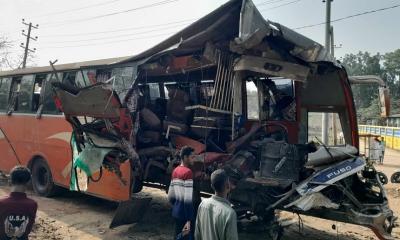 2 killed in bus-lorry collision; 4 injured